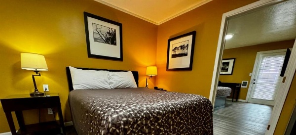 Carmel Wayfarer Inn image 8